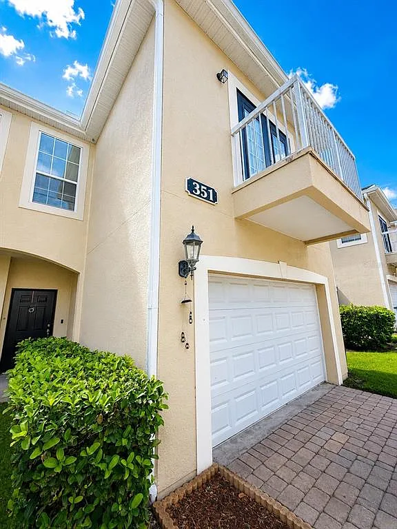 3 bed, 2.5 bath, 1538 sqft, $2,300 — Photo 1