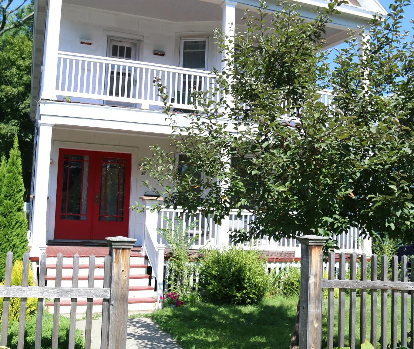 3 bed, 1300 sqft, $1,800 — Photo 2