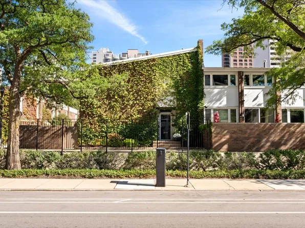 68 W Schiller St, Chicago, IL 60610