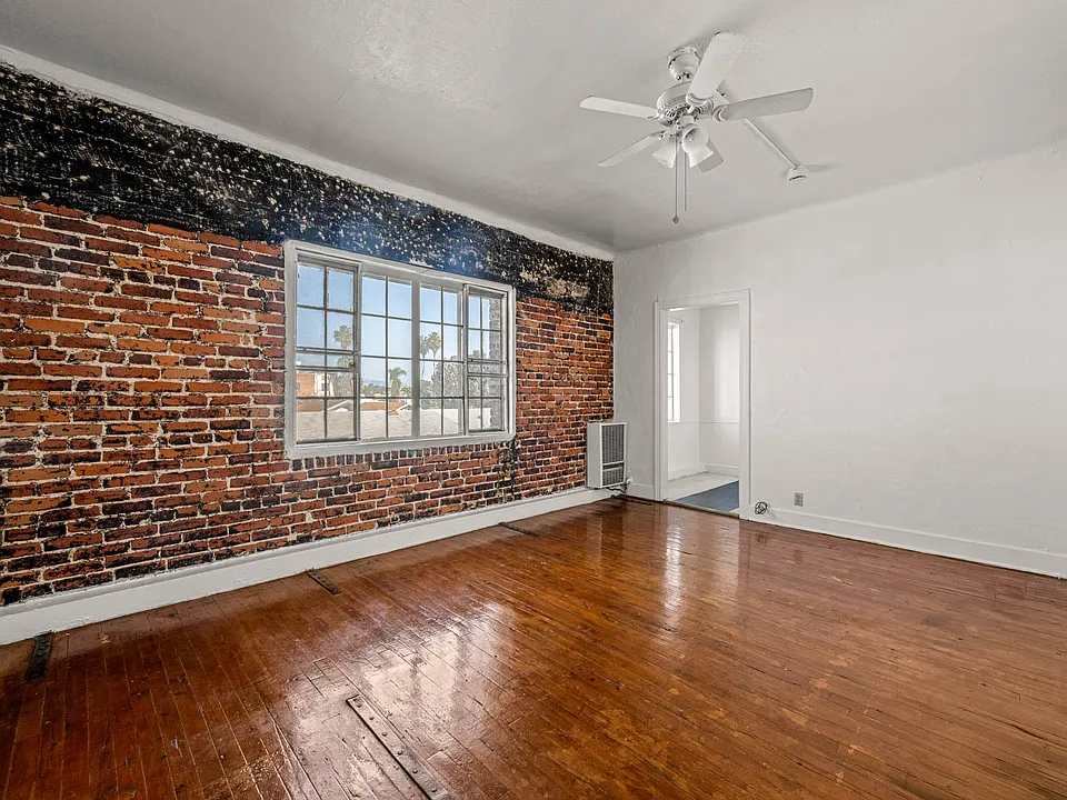 129 N Oxford Ave