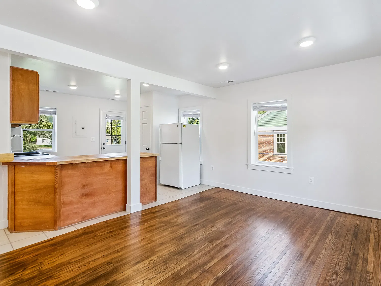 2 bed, 720 sqft, $1,000 — Photo 2