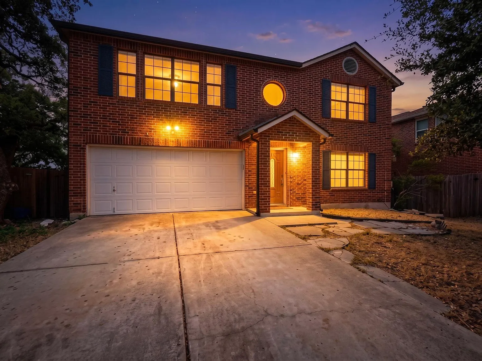 4 bed, 2.5 bath, 2479 sqft, $2,400 — Photo 2