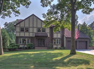 9 Kentucky Ct, Manalapan, NJ 07726