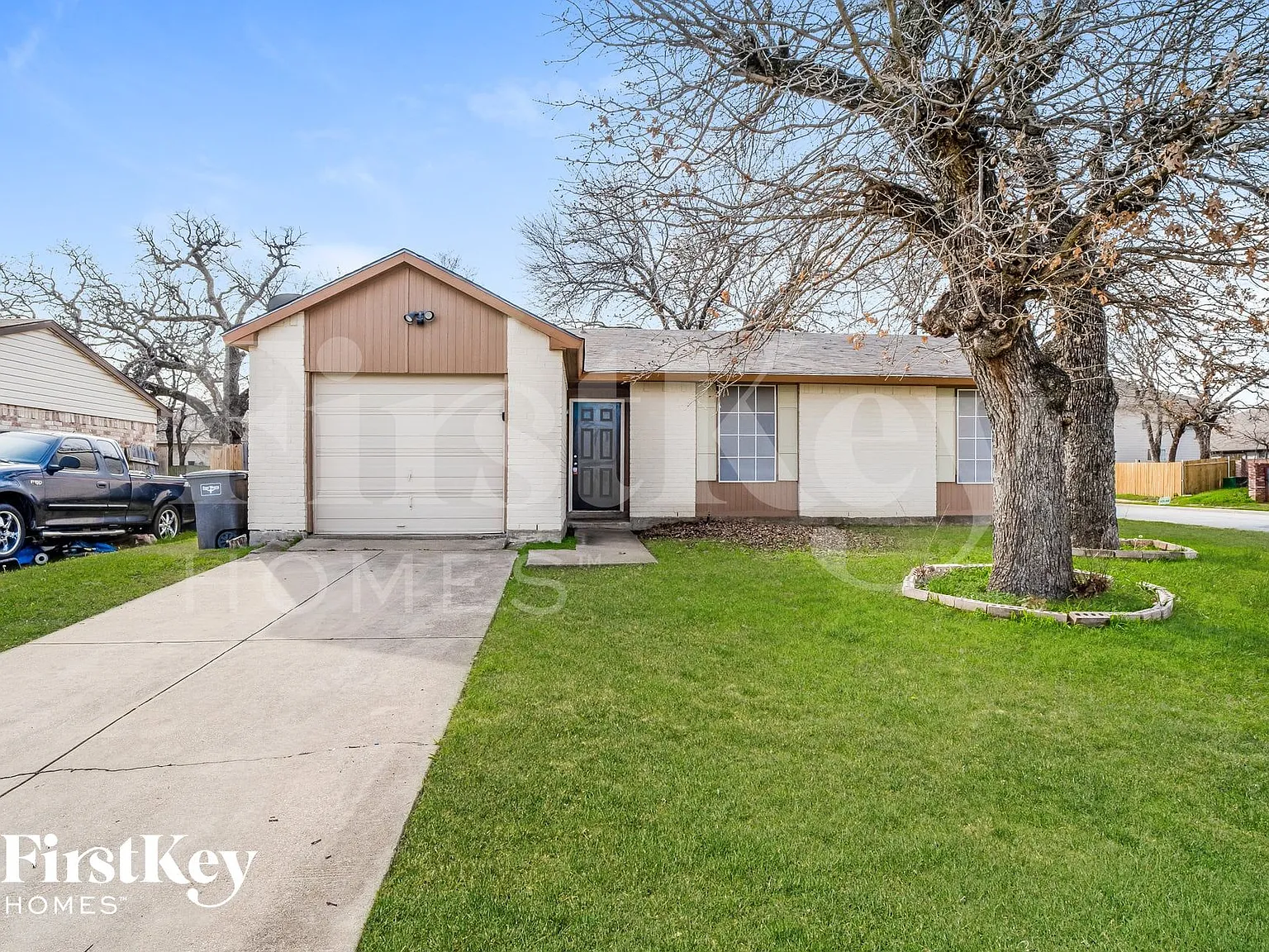 3 bed, 2.0 bath, 1490 sqft, $2,080 — Photo 1