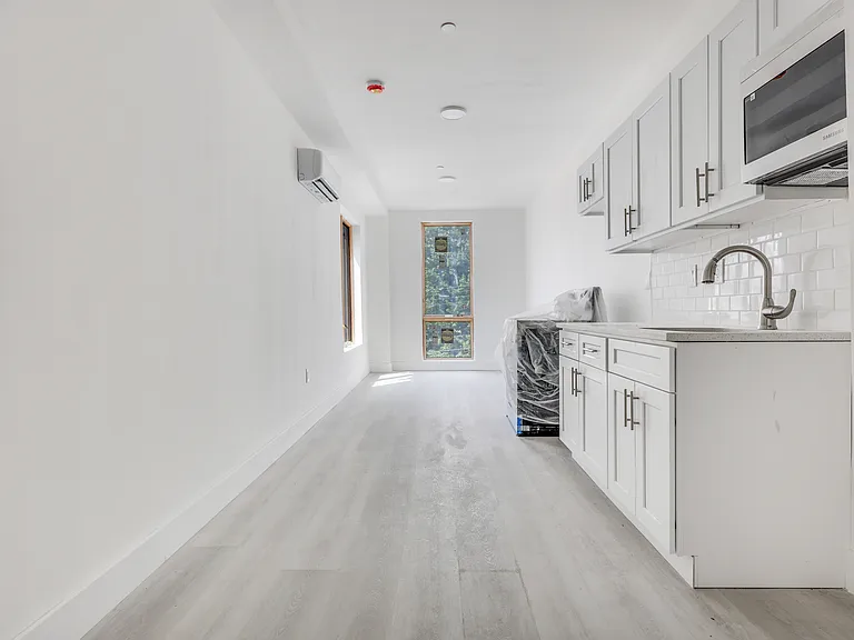 431 Warwick St #2F — Photo 7