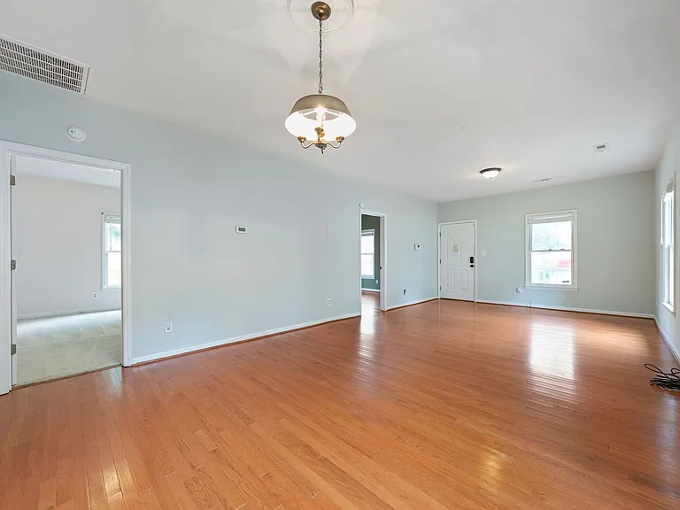 804 Gerard St — Photo 4