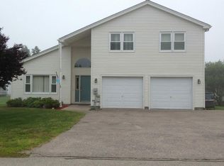 42 Exeter Blvd, Narragansett, RI 02882
