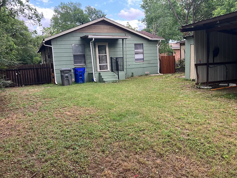 215 S Tatum Ave — Photo 3