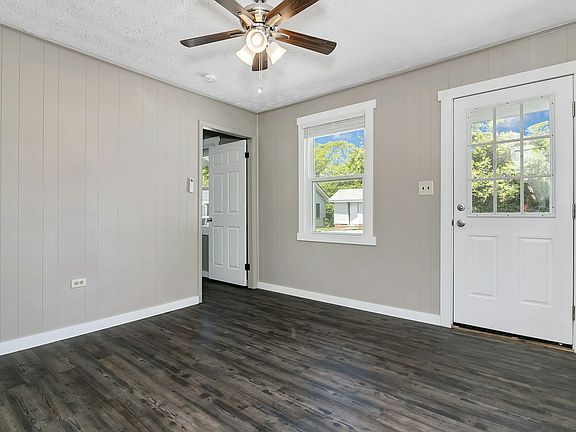 5th image of 5 Cobble Dr