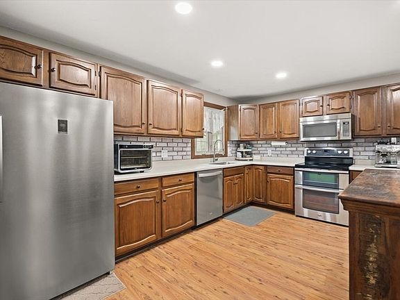 3rd image of 70-70 Milk St #R