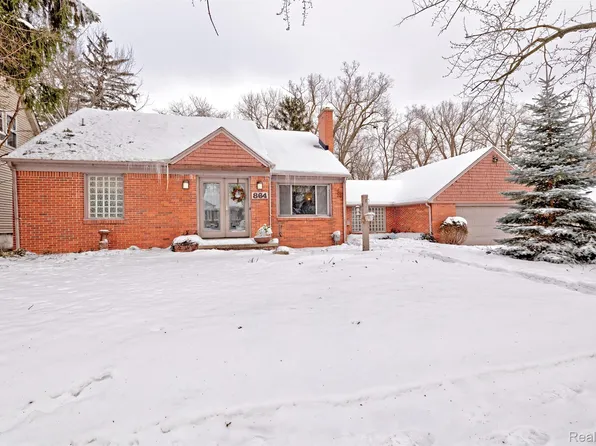 864 Menominee Rd, Pontiac, MI 48341