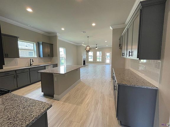4th image of 129 S Cypress Park Ln