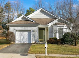 28 Autumn Rise Ln, Lakewood, NJ 08701