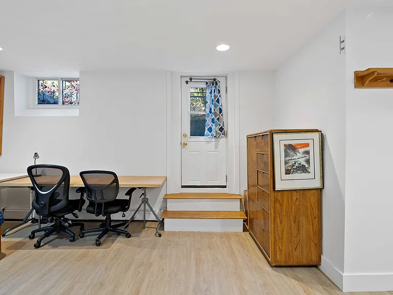 340 Harvard St #B — Photo 3