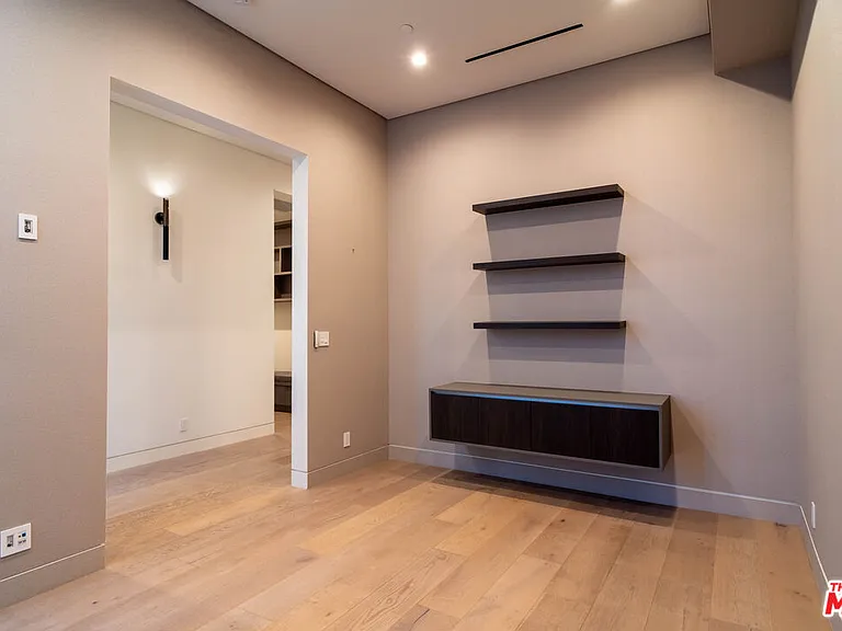 829 N Ogden Dr — Photo 18