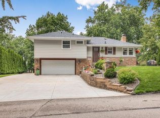 5128 Belwood Ln, Minnetonka, MN 55345