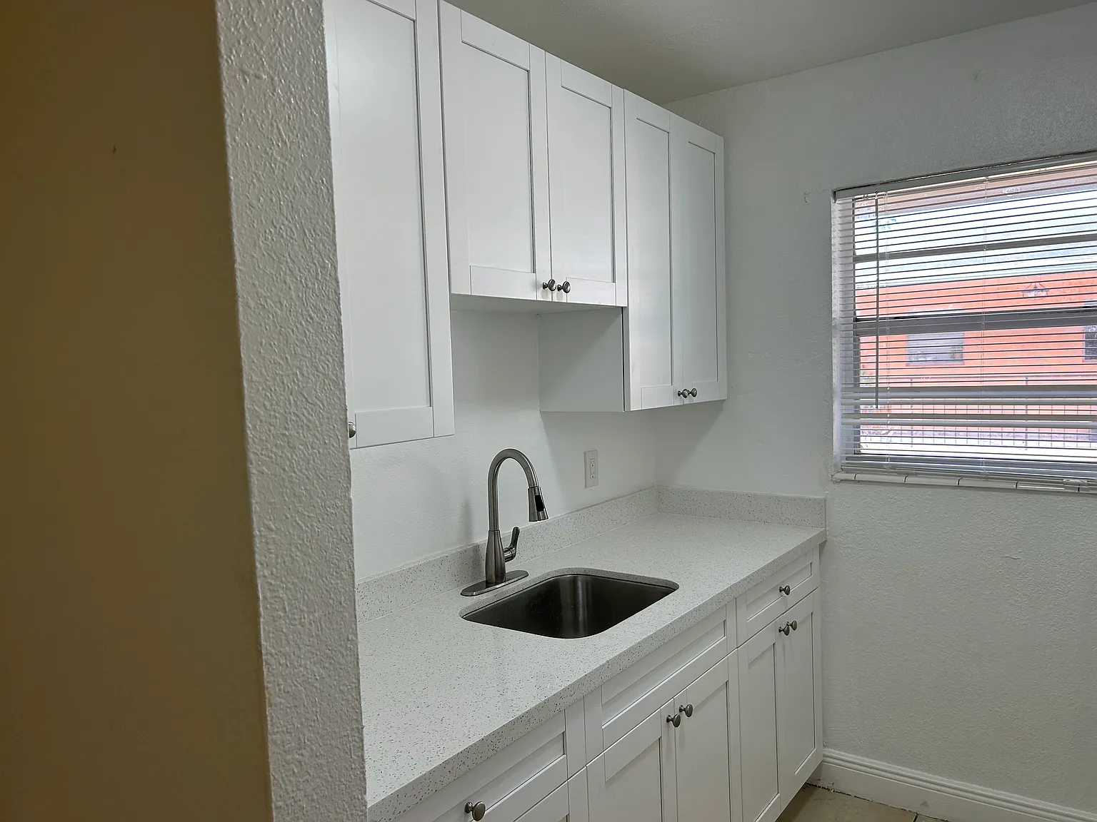 1 bed, 551 sqft, $1,650 — Photo 2
