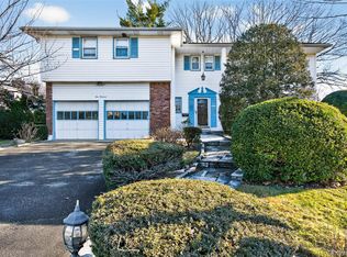 100 Birch Hl, Albertson, NY 11507