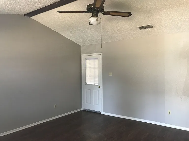 136 Jester Cir — Photo 2