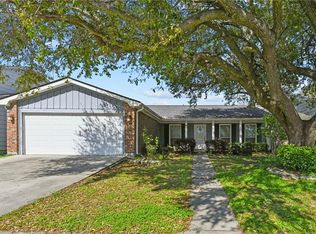 1404 Drake Ln, Gretna, LA 70056