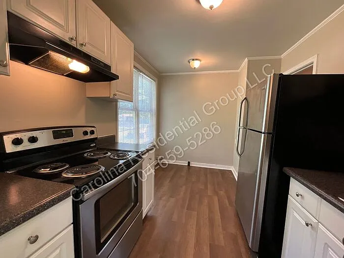 6013 Carver Blvd #B — Photo 12