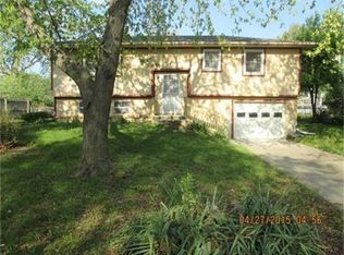 910 W 2nd St, Edgerton, KS 66021