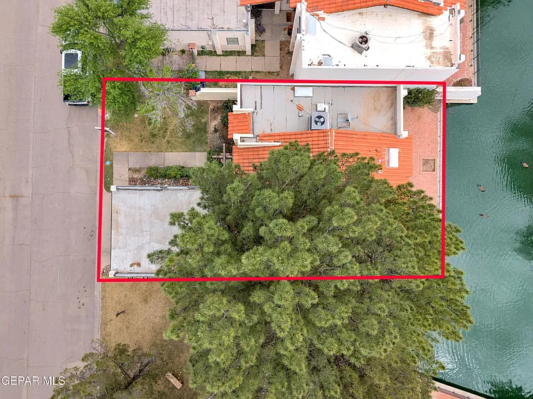 620 Lakeway Dr — Photo 4