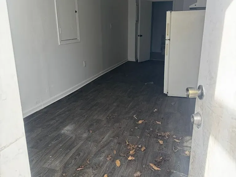3411 Strong Ave #8 — Photo 10