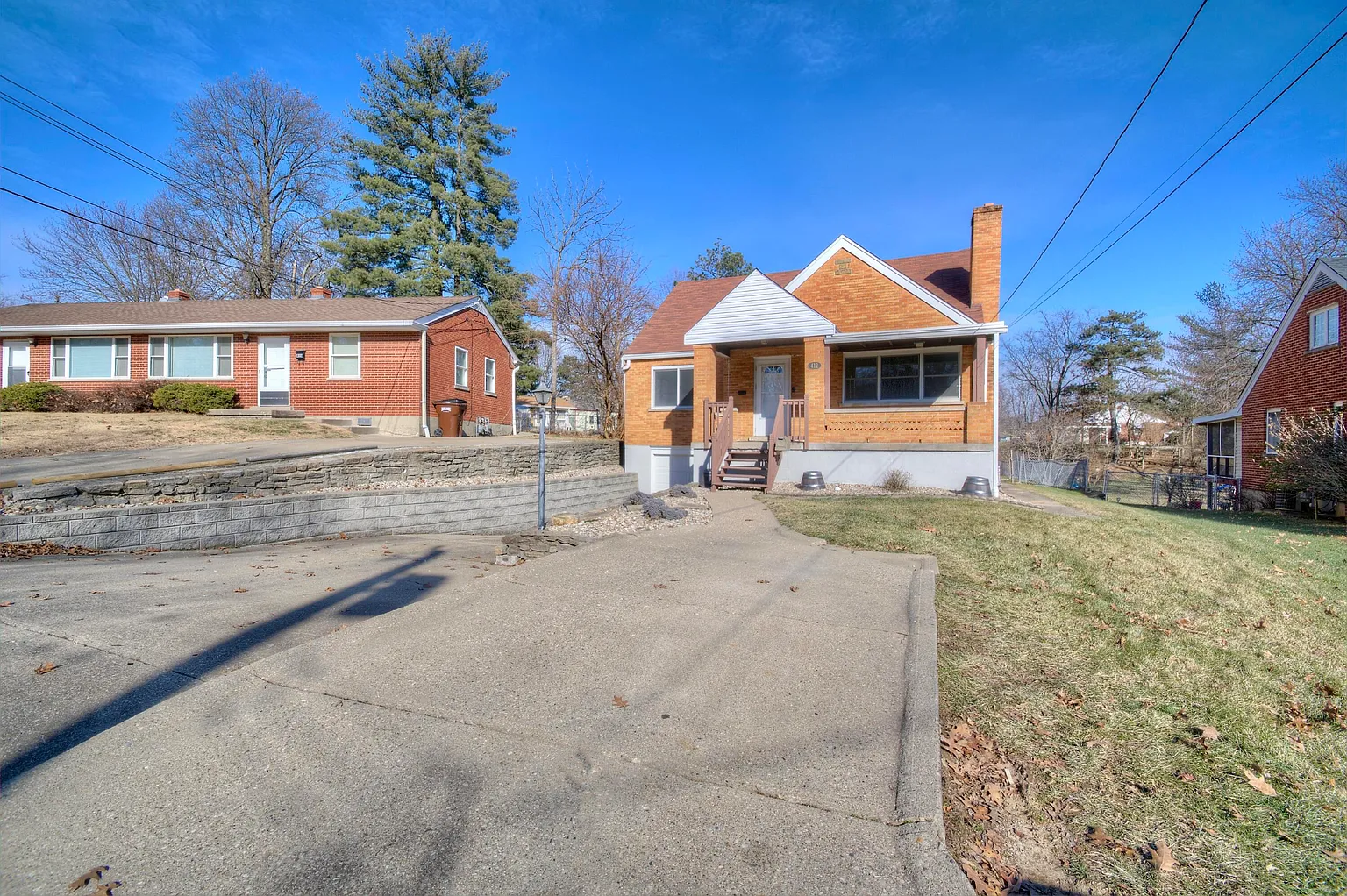 412 James Ave photo 1