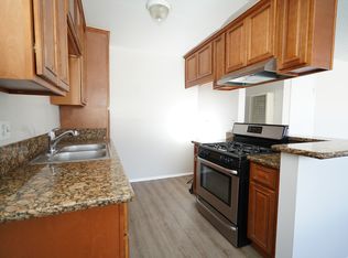 331 Amber Ct APT 15, Upland, CA 91786