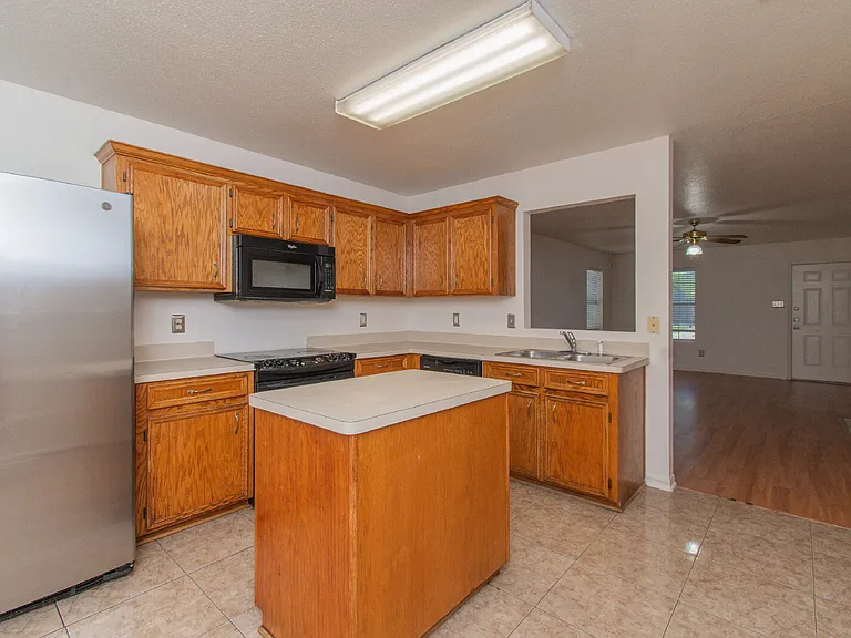 2907 Lantana Dr — Photo 7