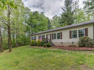 106 Bennison Ln, Flat Rock, NC 28731