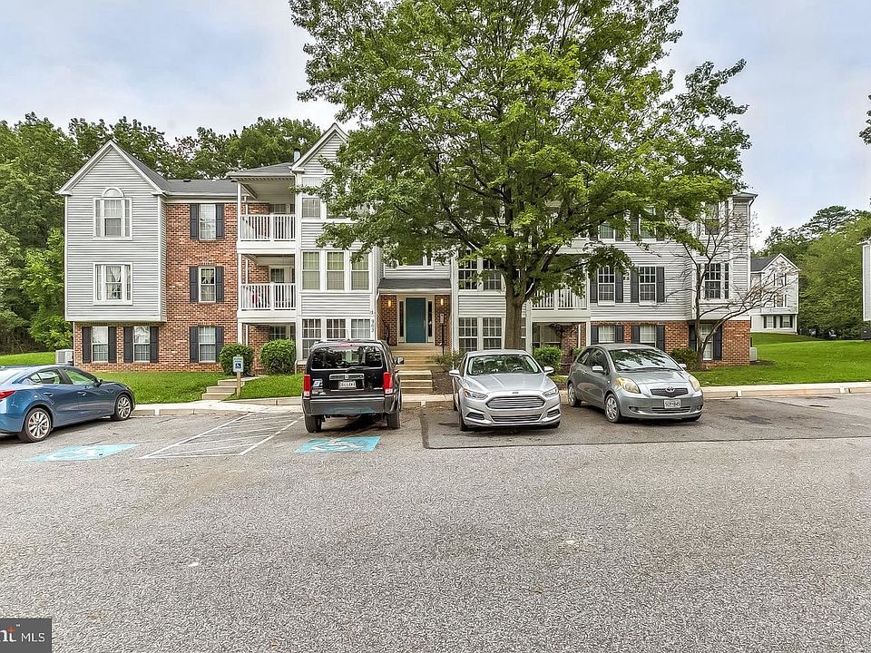1st image of 903B Woodbridge Ct #903-B