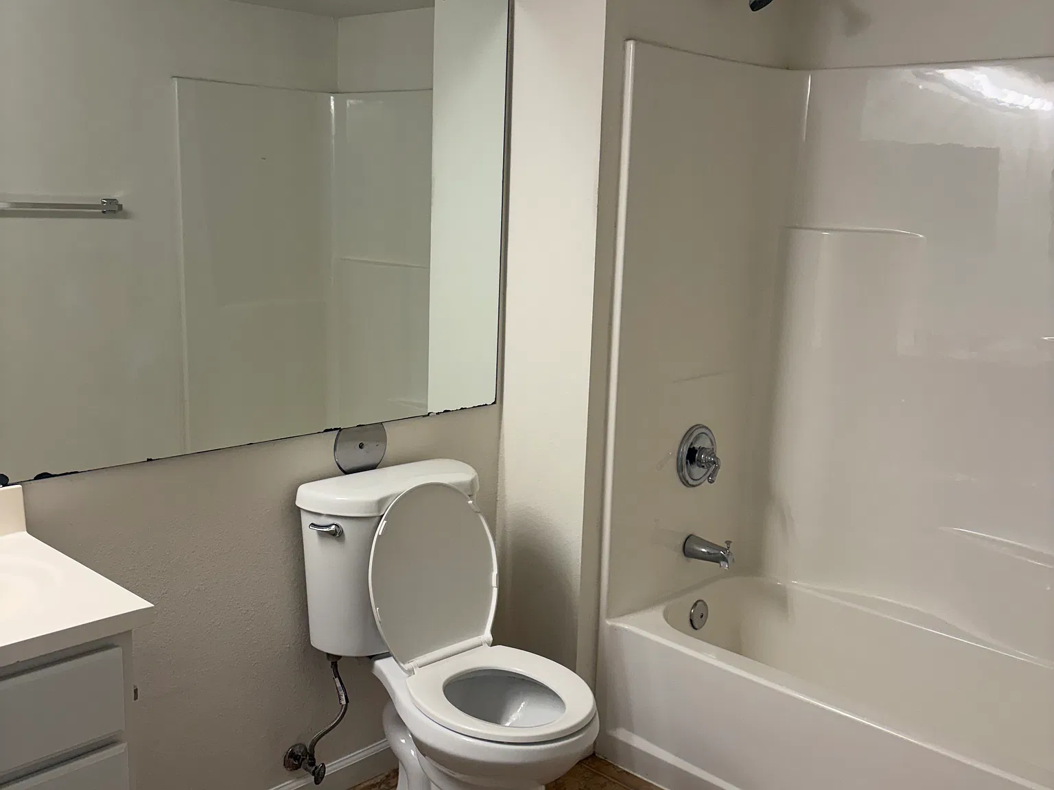 2 bed, 950 sqft, $995 — Photo 3