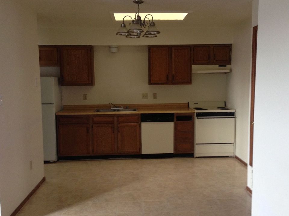 Spacious Kitchen/dining area