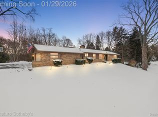1420 Manderford Rd, Bloomfield Hills, MI 48304