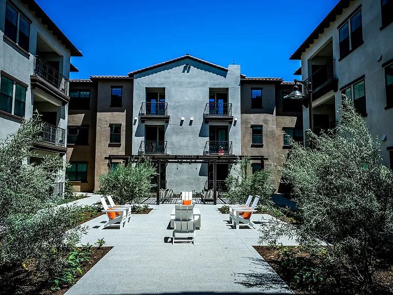 The Courtyards Pacific Village — Photo 7
