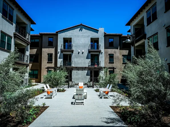 The Courtyards Pacific Village