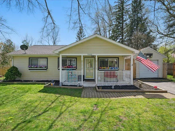 7003 Tappon Dr, Clarkston, MI 48346