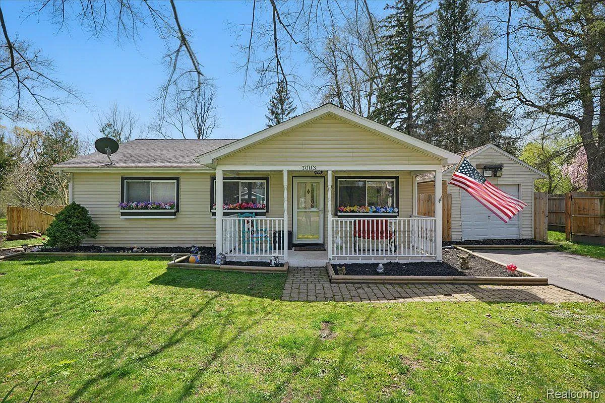 7003 Tappon Dr photo 1