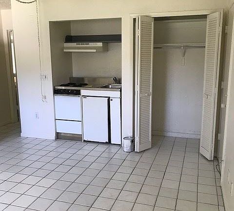 4th image of 142 SW 47th Ter APT B3