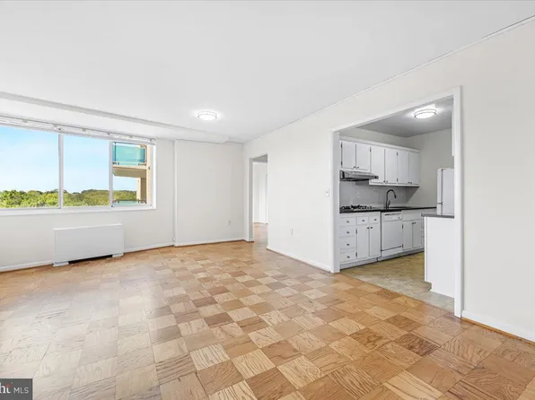 10401 Grosvenor Pl APT 1428, Rockville, MD 20852