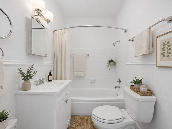 4th image of 141 E Woodlawn Ave #2