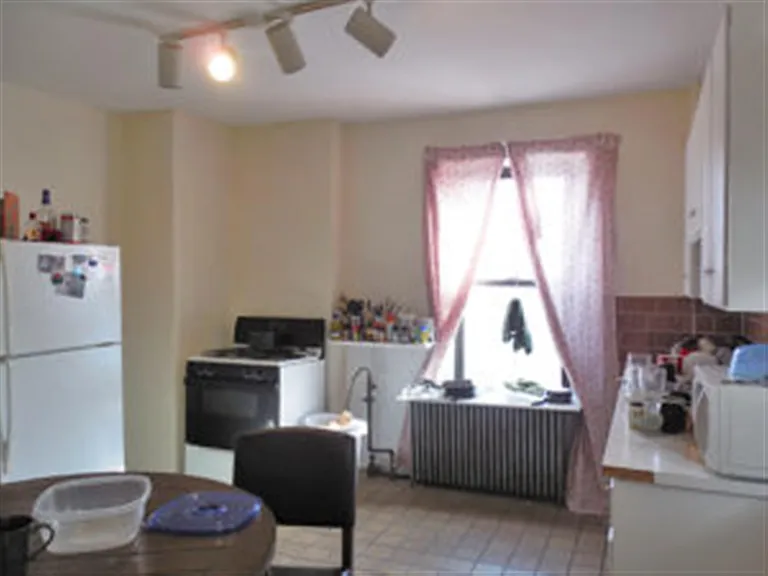 40 Cedar St #2L — Photo 2