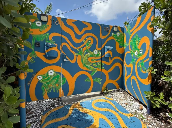 118 NW 24th St #4, Miami, FL 33127