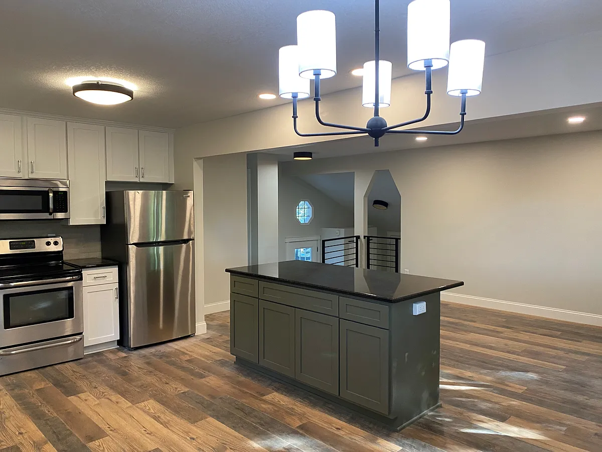 Building Photo - 7120 Green Ridge Dr