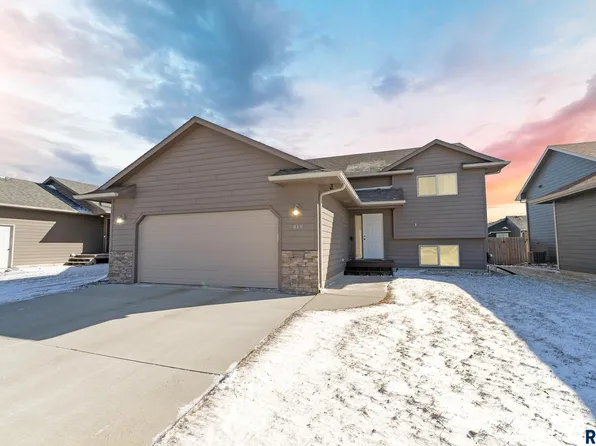 418 Macey Ave, Harrisburg, SD 57032