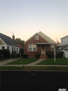 5820 196th Pl, Fresh Meadows, NY, 11365