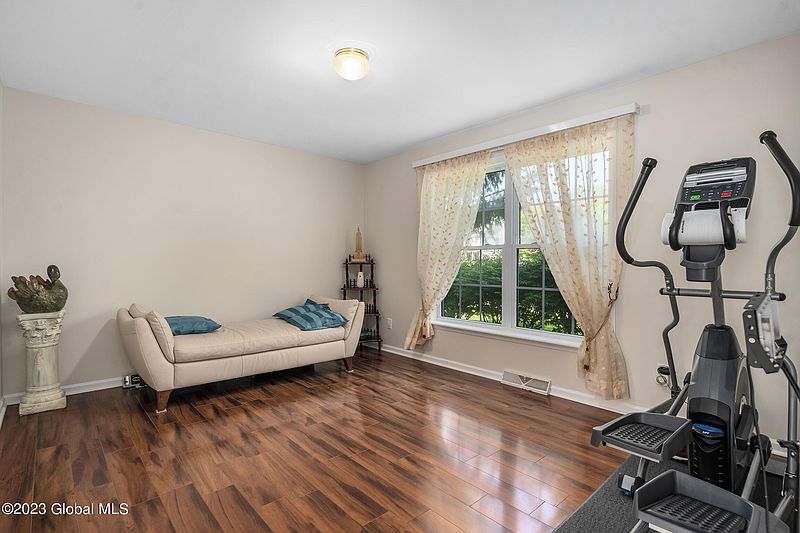 5th image of 49 Valleywood Drive