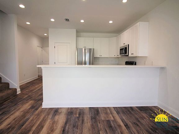 2nd image of 8 Alder Ave SE